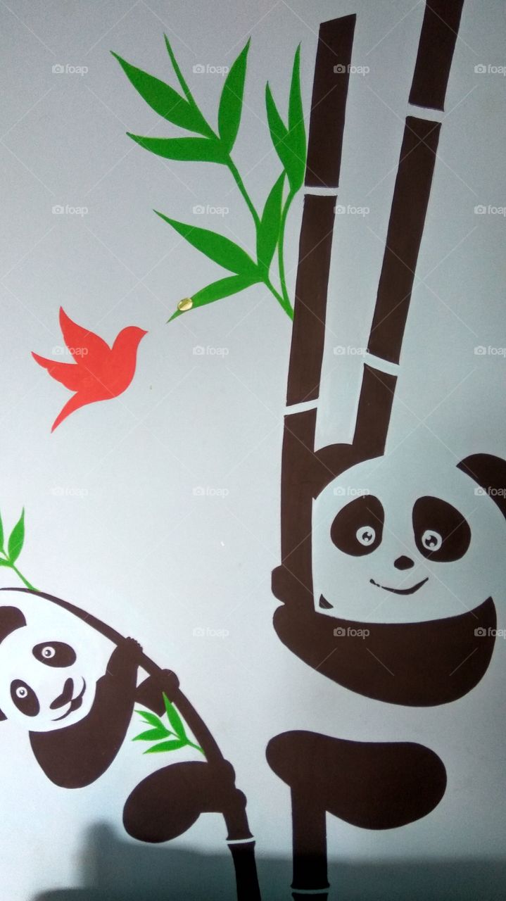 Beautifully wall paint 
it's lovely Pandas