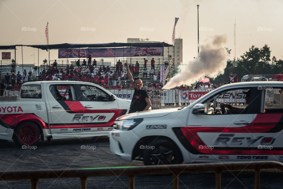 Toyota hilux revo drift show 