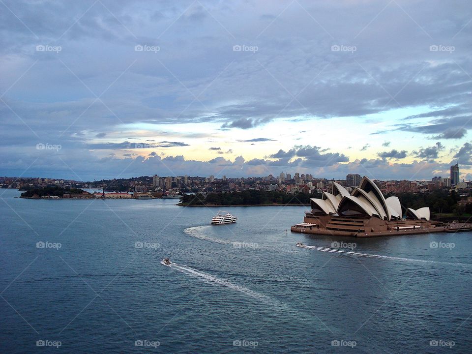 Sydney opera and the sea