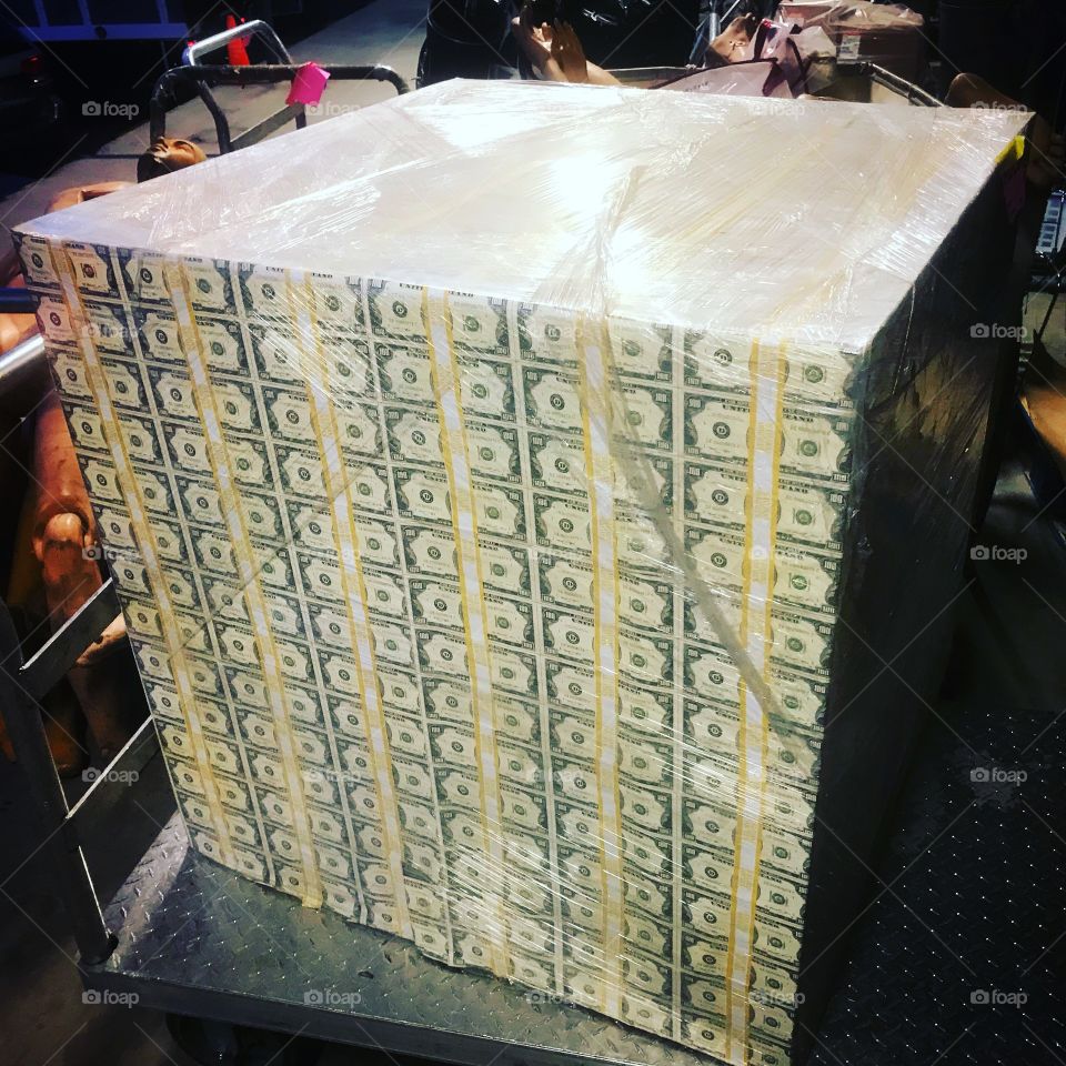 Big shipment of a huge amount of money wrapped in stacks of 10,000 dollars. Probably coming from a casino or a drug cartel. 