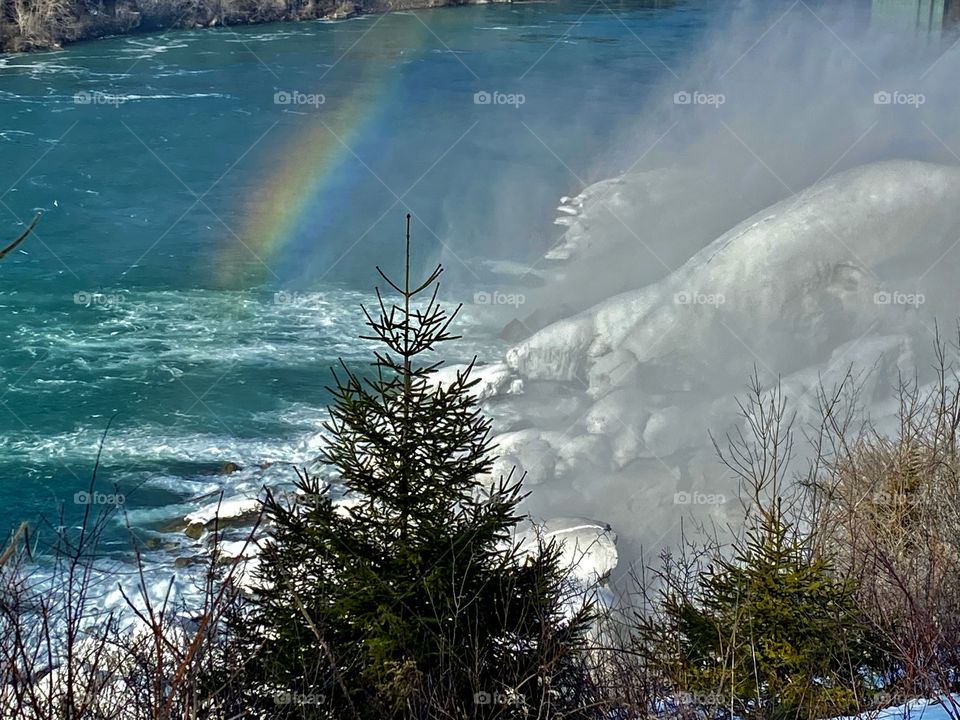 Rainbow at Niagara Falls 