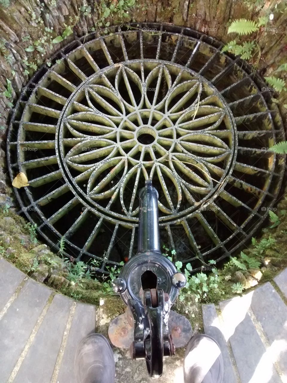 Iron well grating