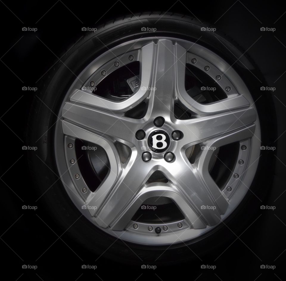 Bentley Wheels & Logo