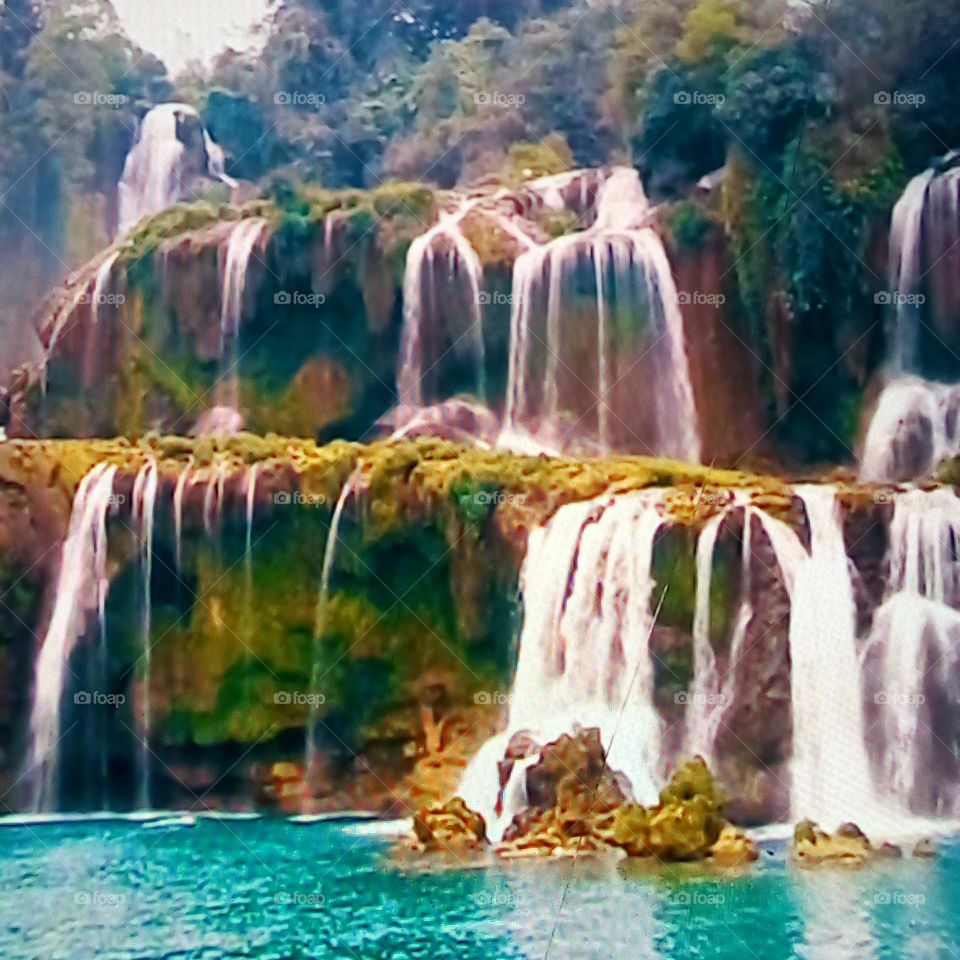 Thác nước Thật Hùng vĩ.