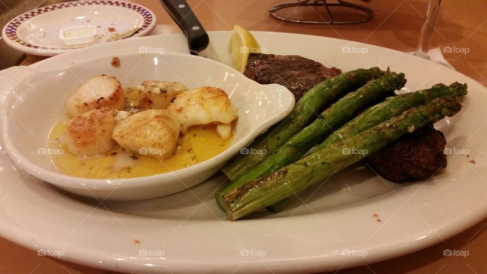 scallops and asparagus