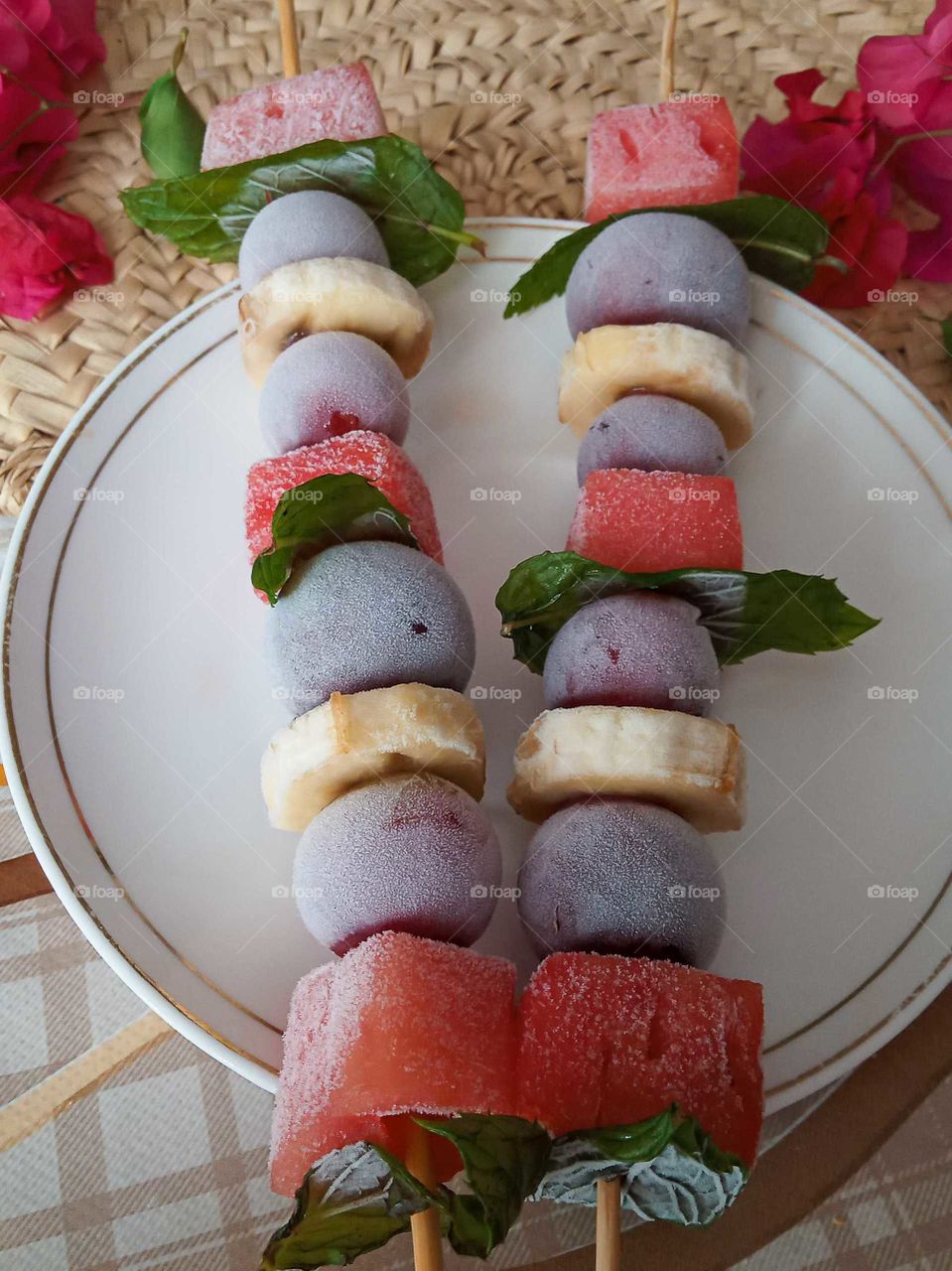 a very fresh fruits aligned like a skewer