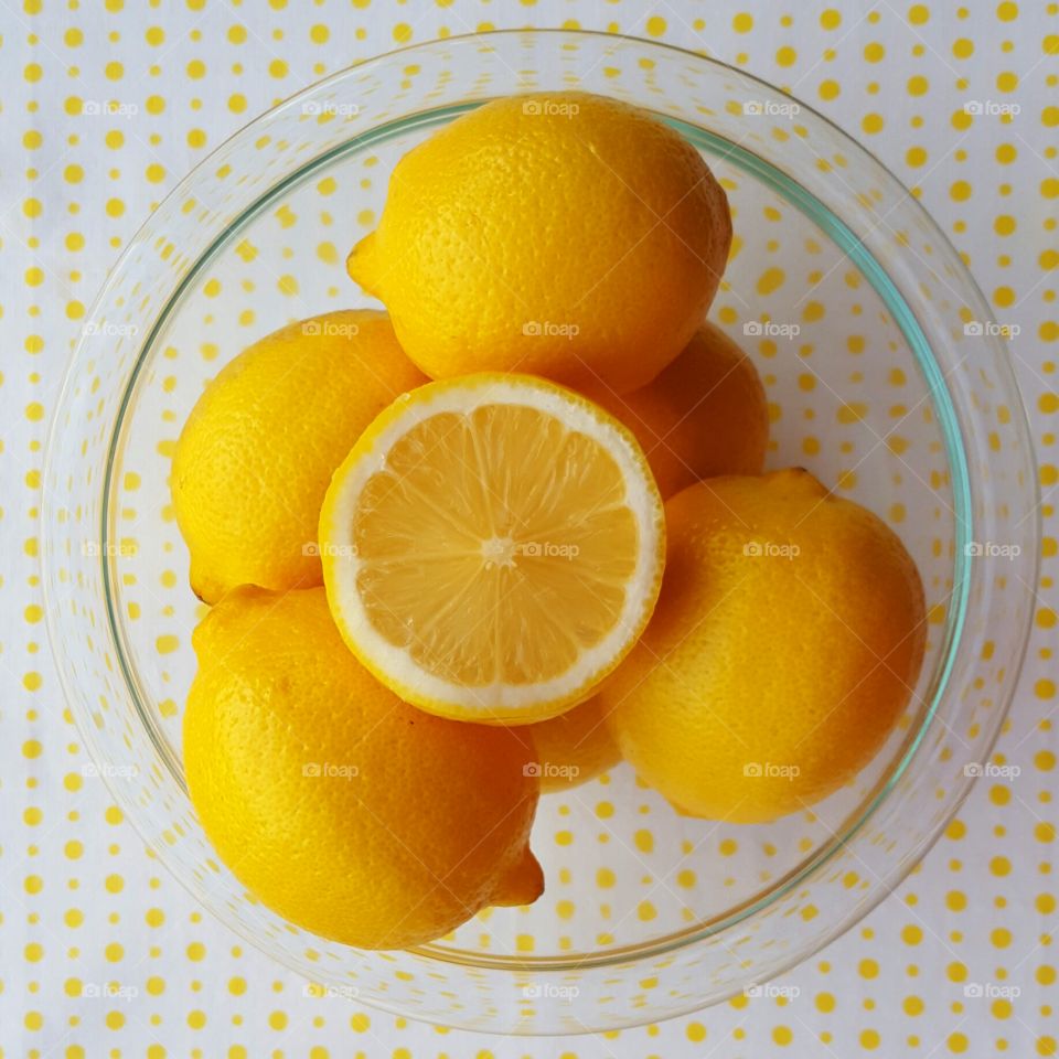 bowl full of lemons