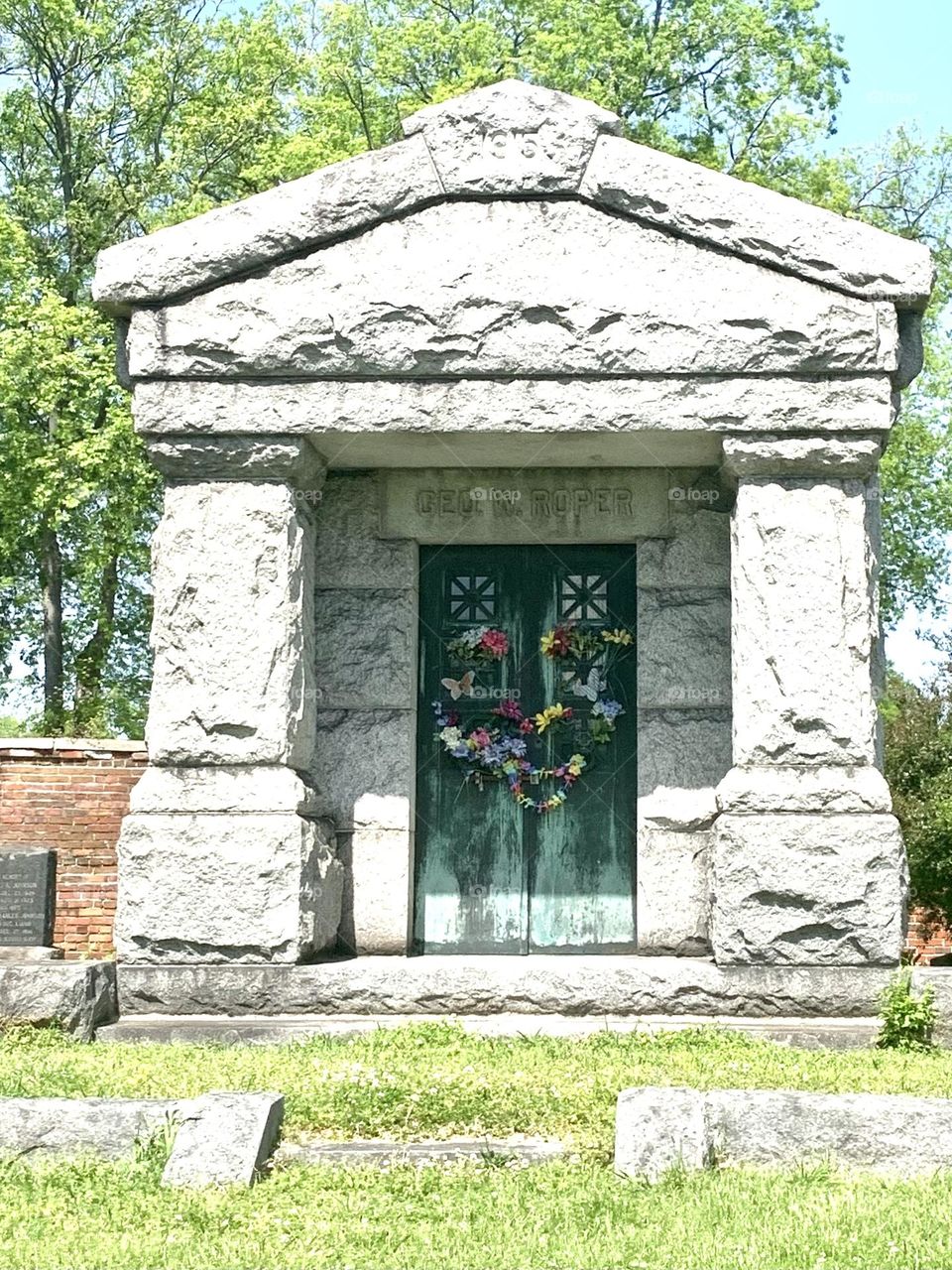 Stone vault 