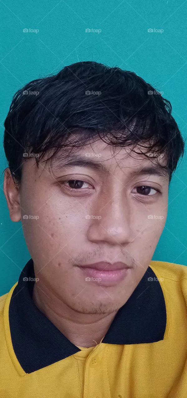 Portrait of a man with messy hair