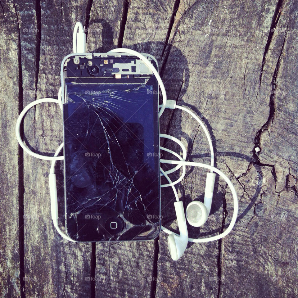 broken accident iphone sönder by mattiasnelis