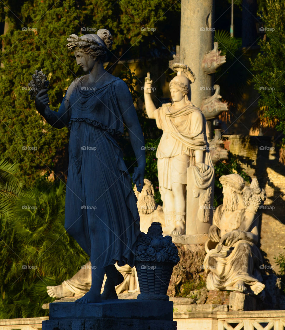 Divine statues in Rome