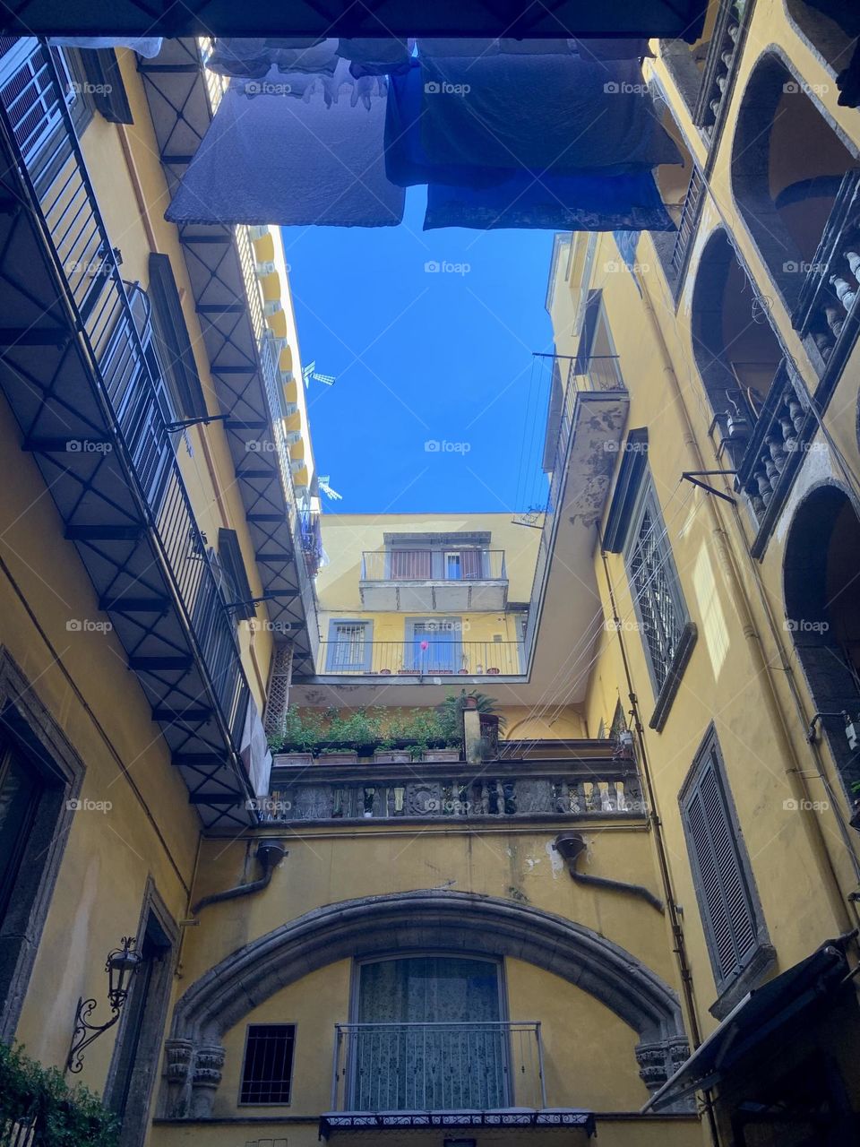Yellow house in Napoli