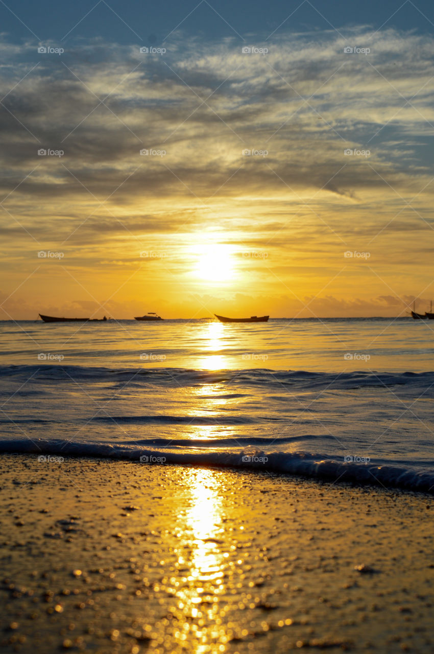 Assim foi o nascer do sol na vila de pescadores de cumuruxatiba Bahia Brasil 🇧🇷