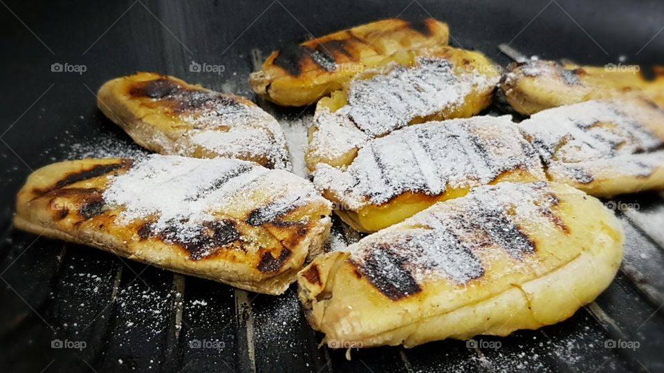 special dish for banana lover.. or everyone..the grilled bananas.. with white sugar on top..