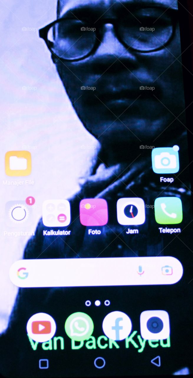 This is just an illustration of a need through mobile phones, with telephones we can meet our needs, including knowing the development of the world