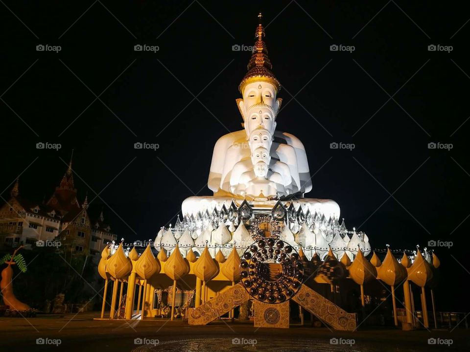 5 Buddha statues