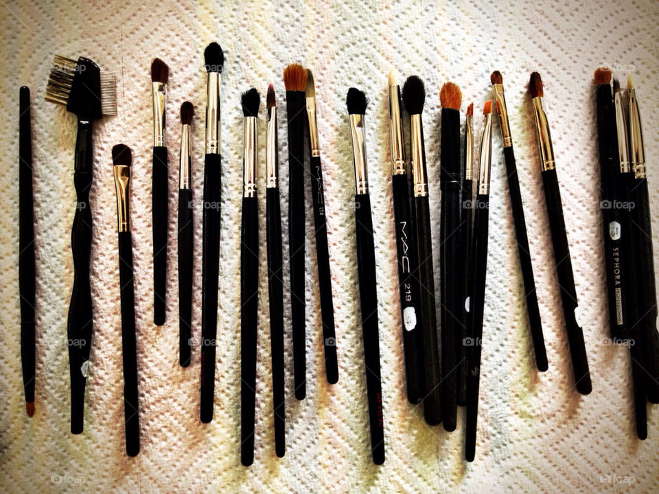 MAKEUP BRUSHES ON A TRAY