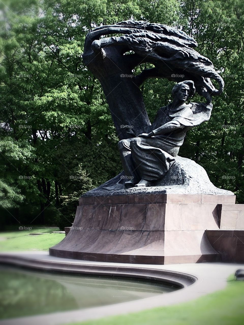 My American college and university students enjoyed studying Chopin and visiting this Chopin Statue—a large bronze statue of Frédéric Chopin that stands Warsaw's Royal Baths Park aka Łazienki Park.