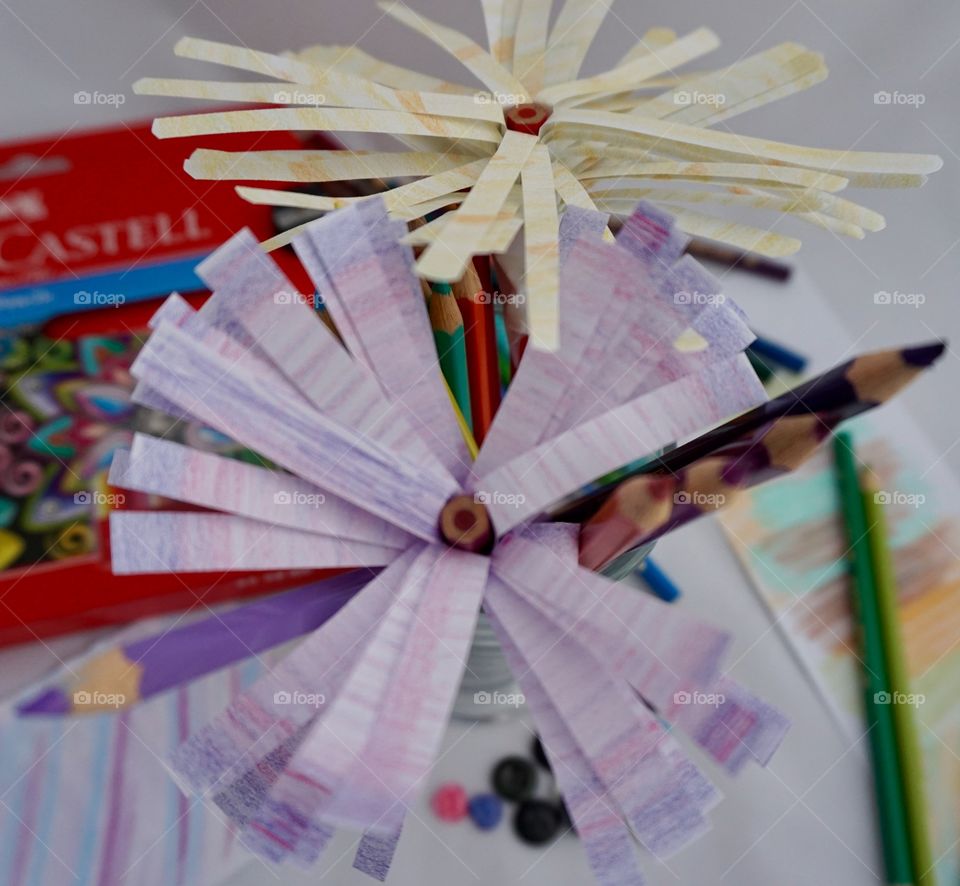 Faber-Castell Pencils arts and craft .. make a paper daisy and enjoy colouring it in ...