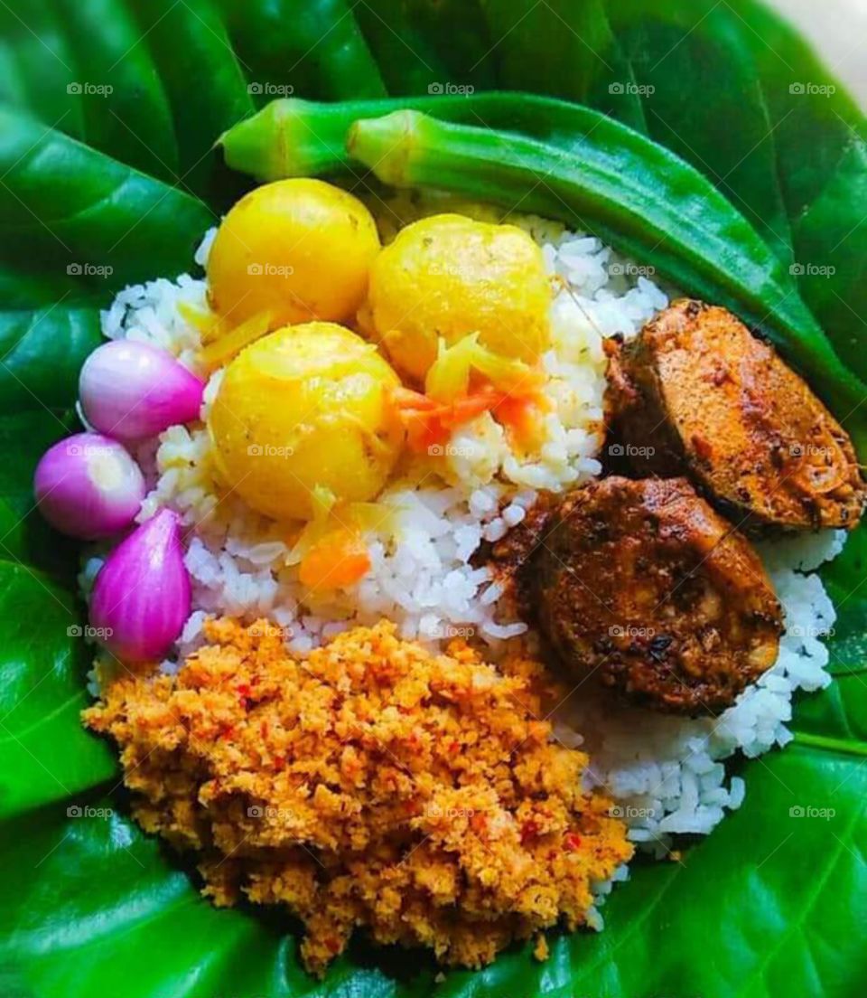 Sri Lankan style lunch menu .
