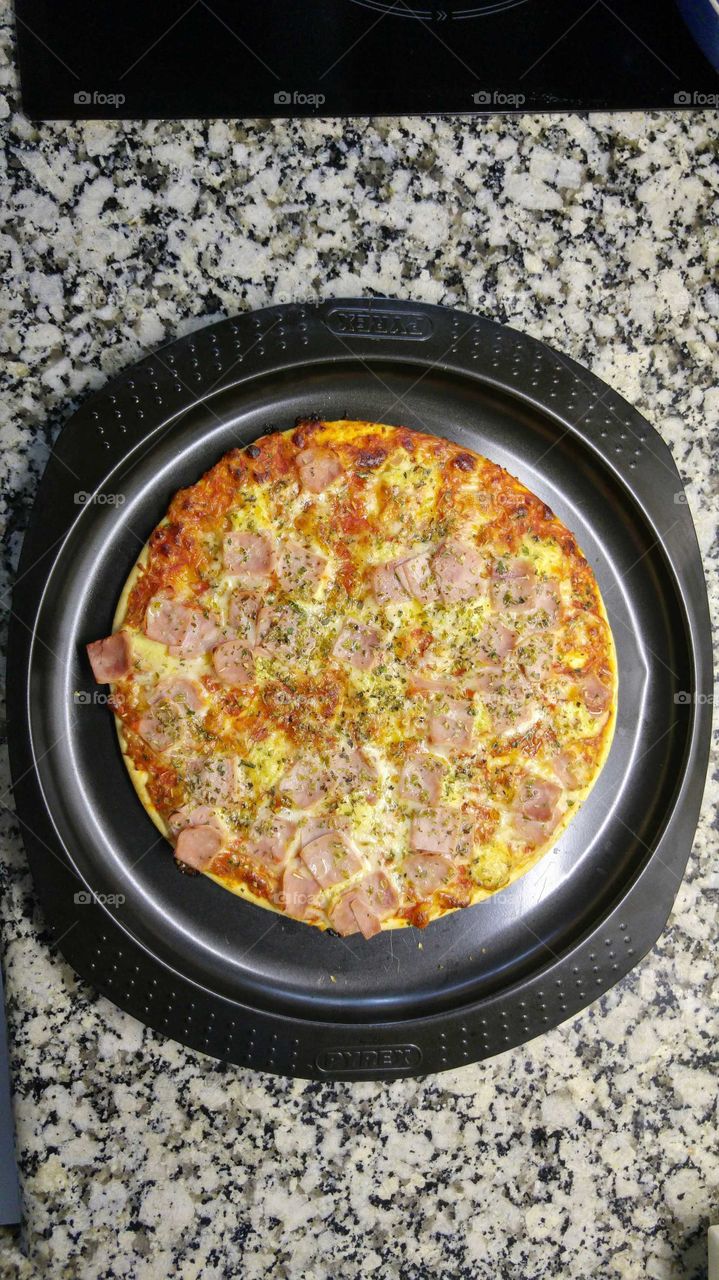 Ham and cheese pizza