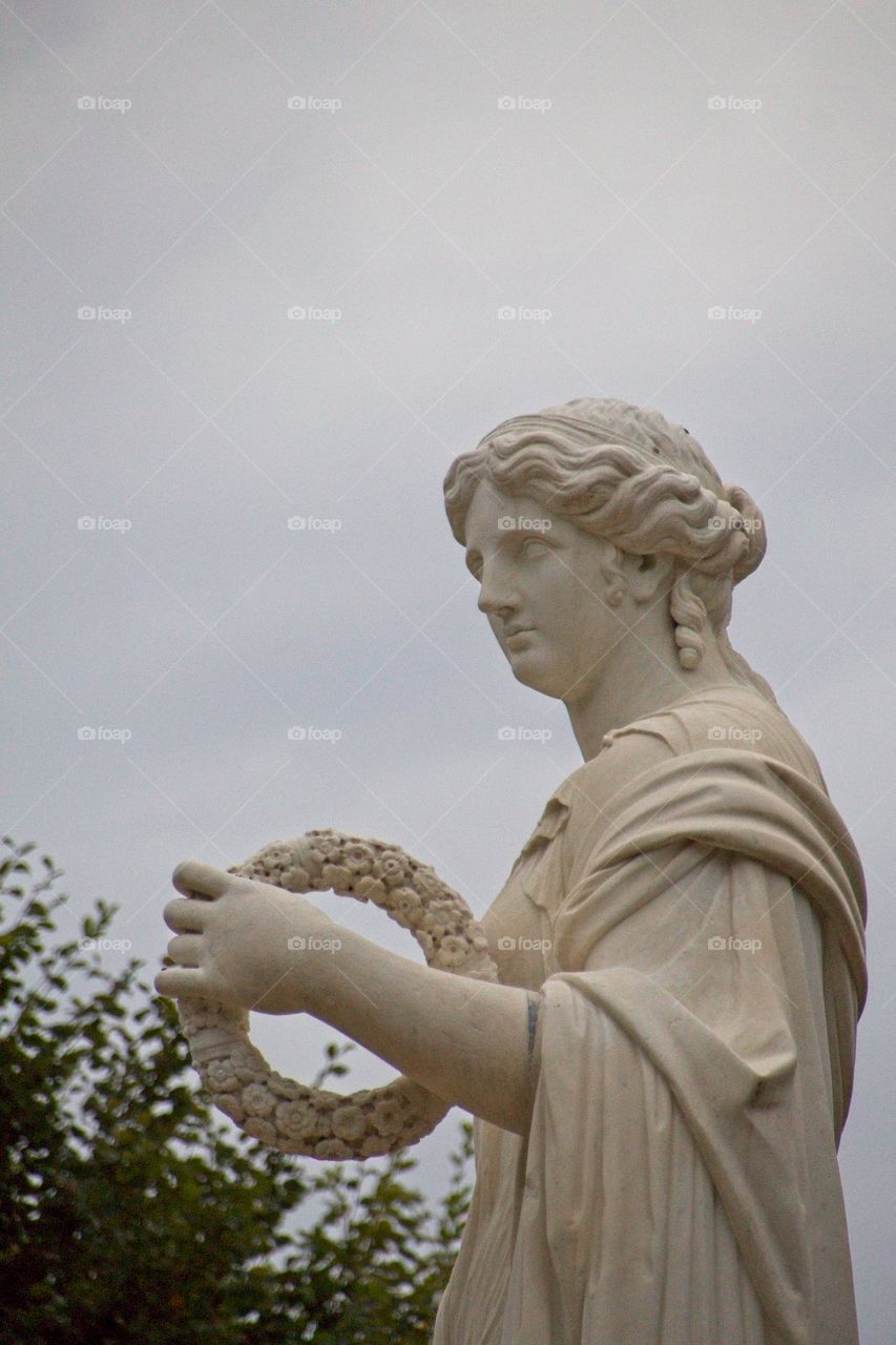 a statue in the park