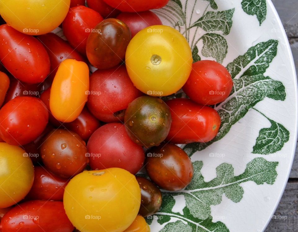 Heirloom tomatoes in a bowl