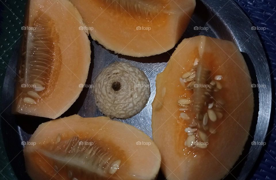 Muskmelon is in melon categories fruit. In this fruit high water containt. Soft and tasty muskmelon is in round shape. Muskmelon like Watermelon ππ this is summer snacks.