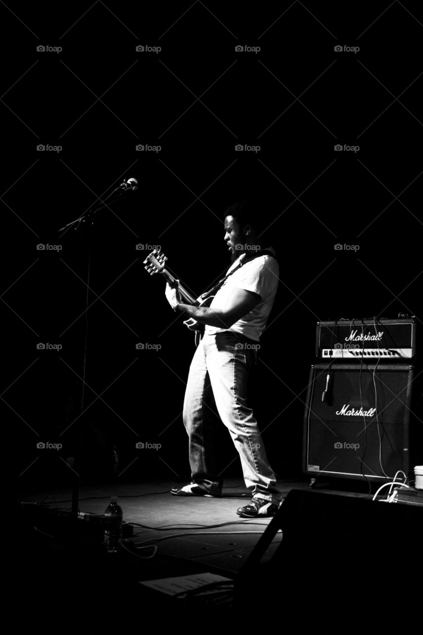 African singer playing guitar