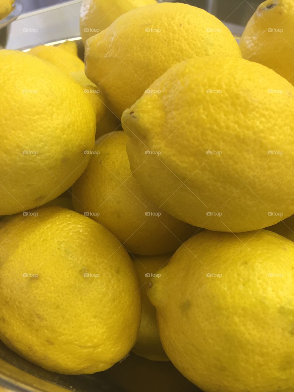 Bowl full of lemons 
