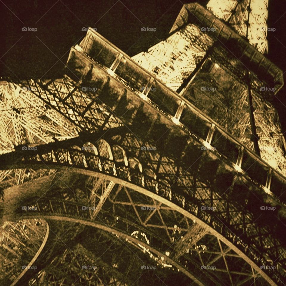 eiffel tower 