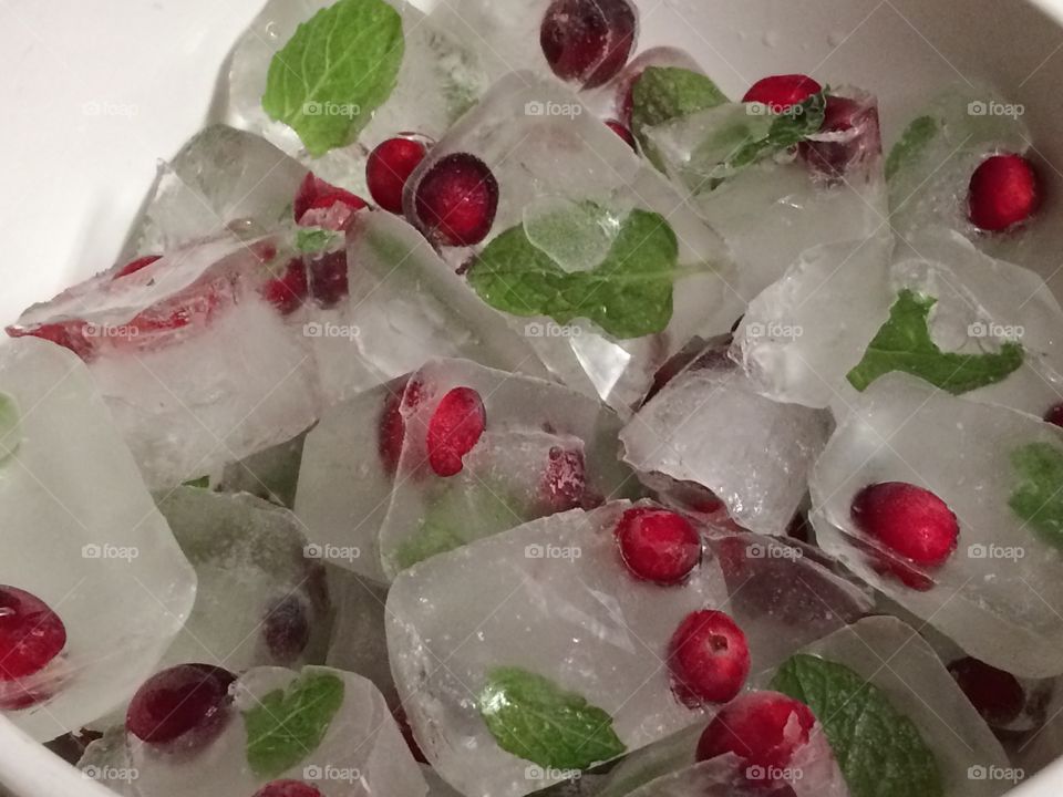 Cranberry mint party ice!