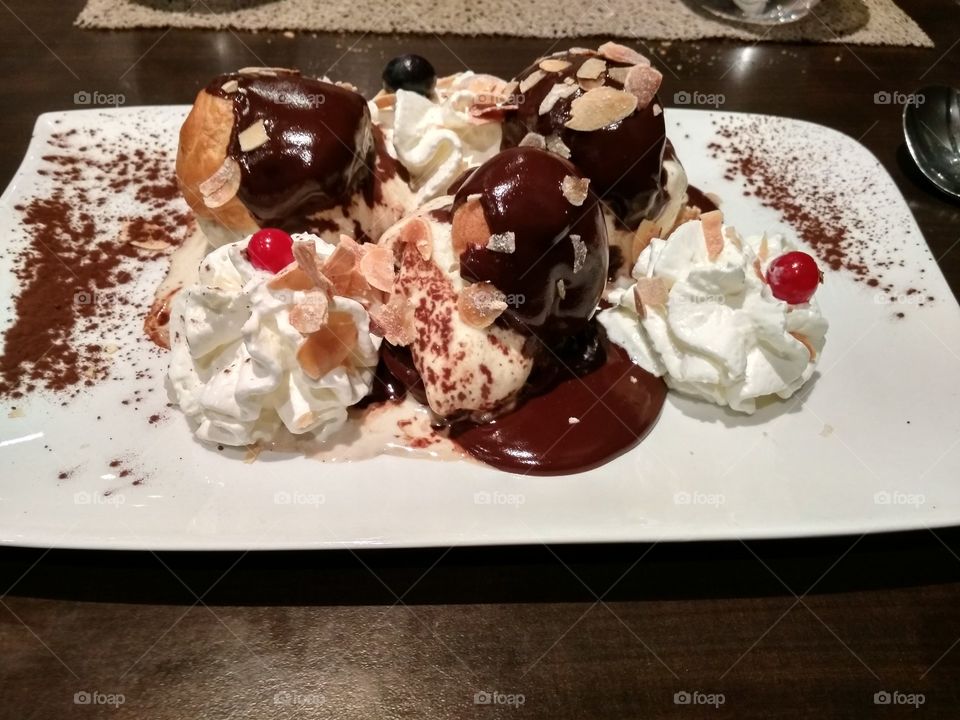 profiteroles