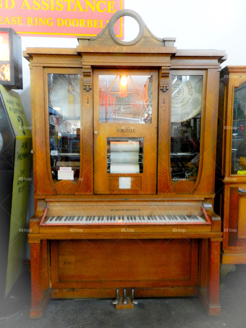 Antique piano 