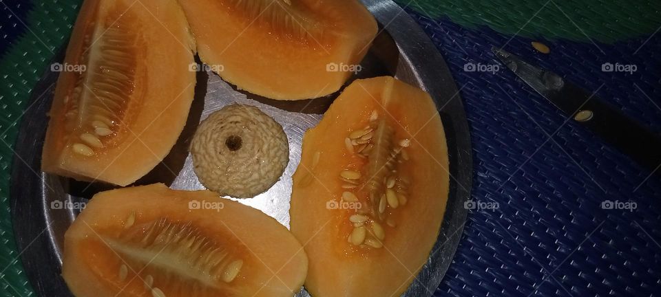 Muskmelon is like Watermelon. Muskmelon is musky smell so got name Muskmelon. in Melon category this fruit has high water containt. Muskmelon is tasty and sweet.