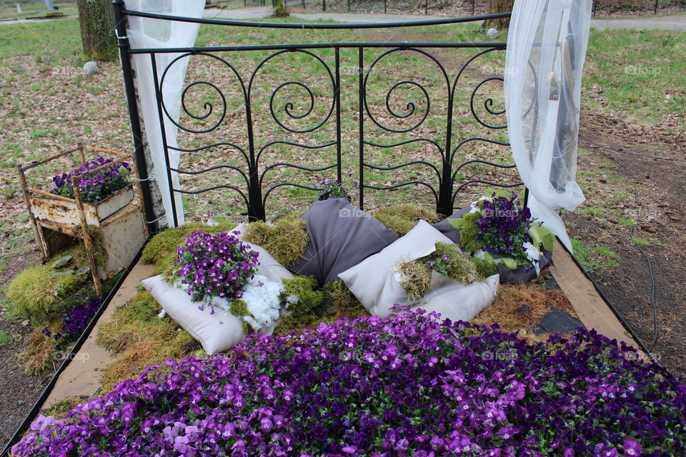 Another bed in Beelitz - with flowers