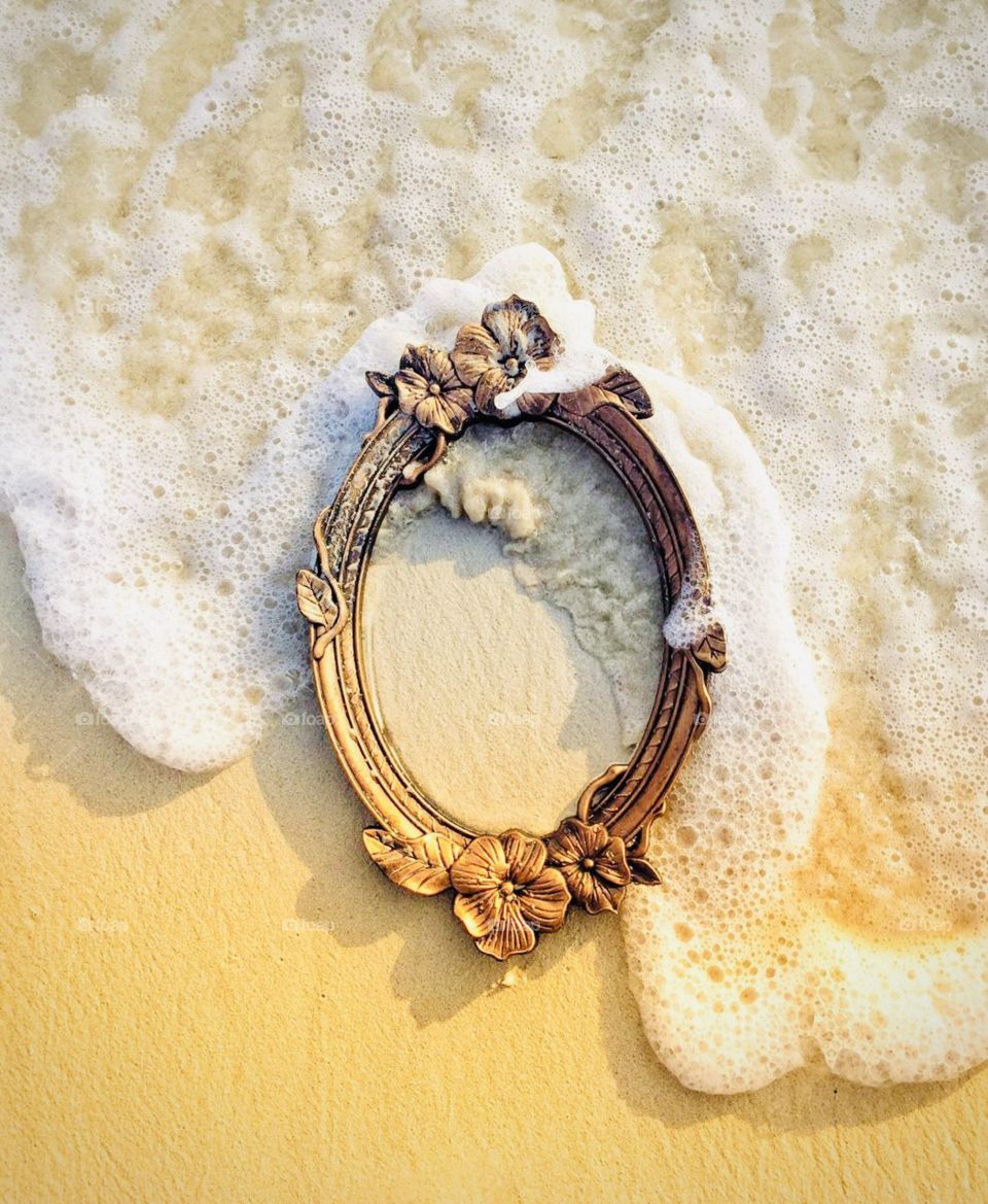 Empty frame on the edge of the beach 