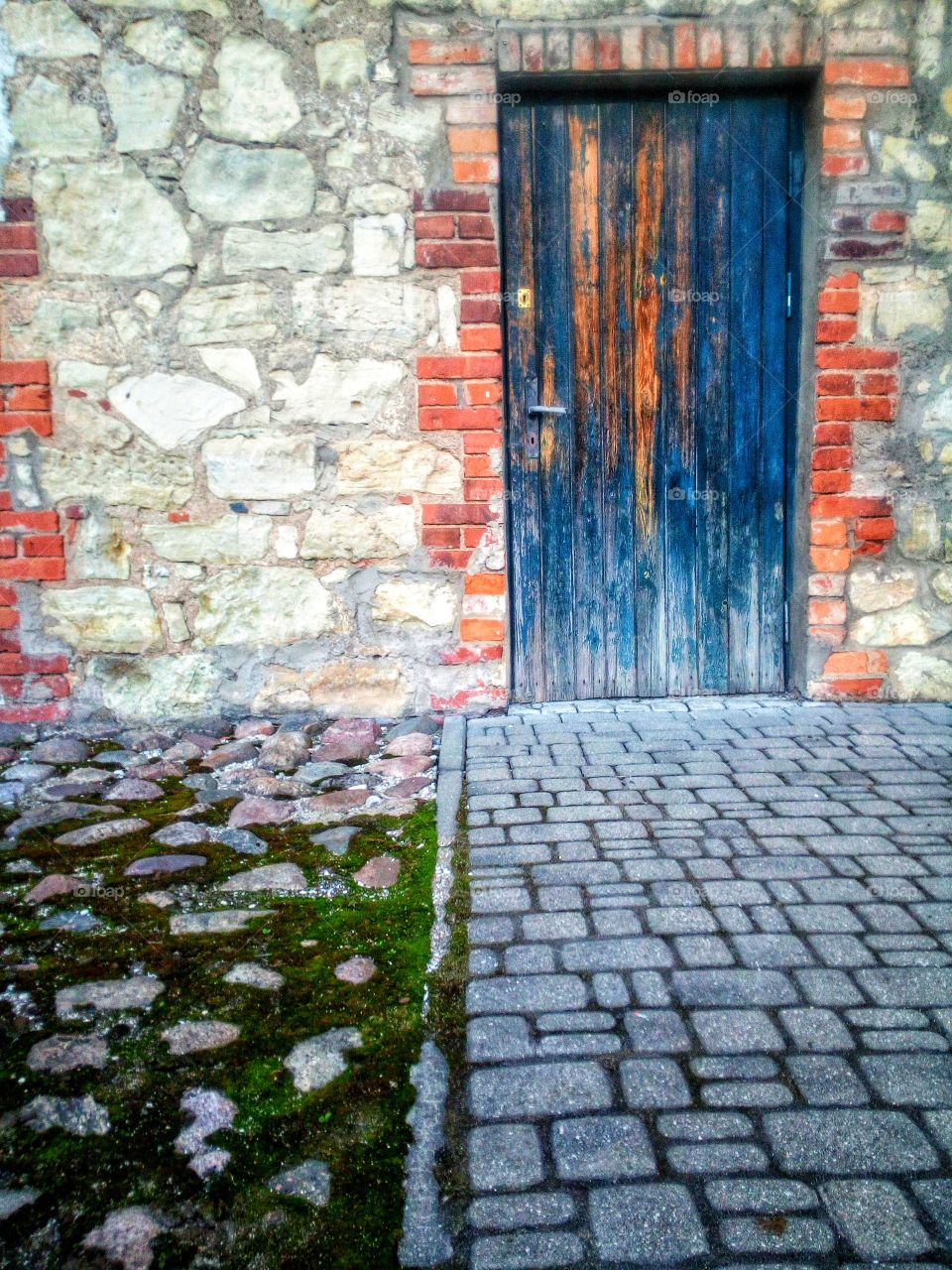 "Art is the space between the viewer and the rectangle that hangs on the wall. Unless something of the person that created the work is there, there's nothing for the viewer to take away."
~T. Allen Lawson