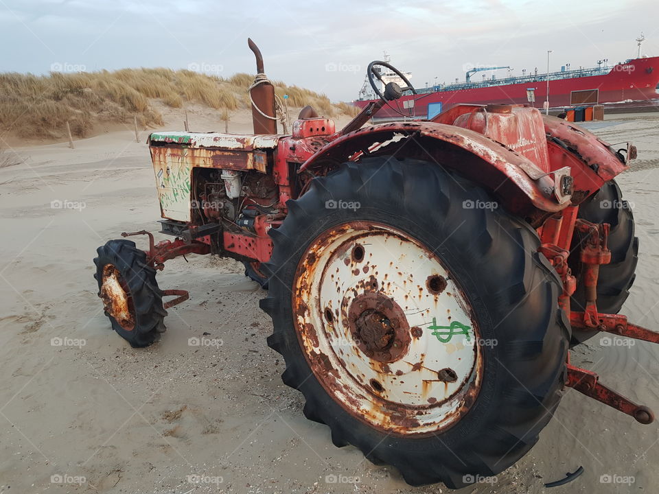 Beach tractor