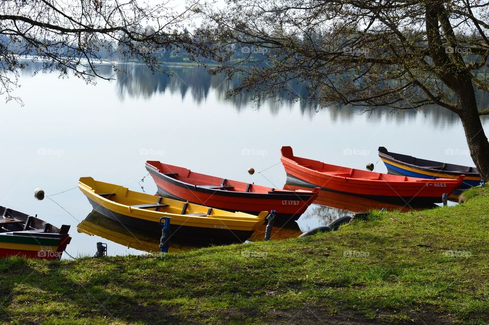 lake and boats