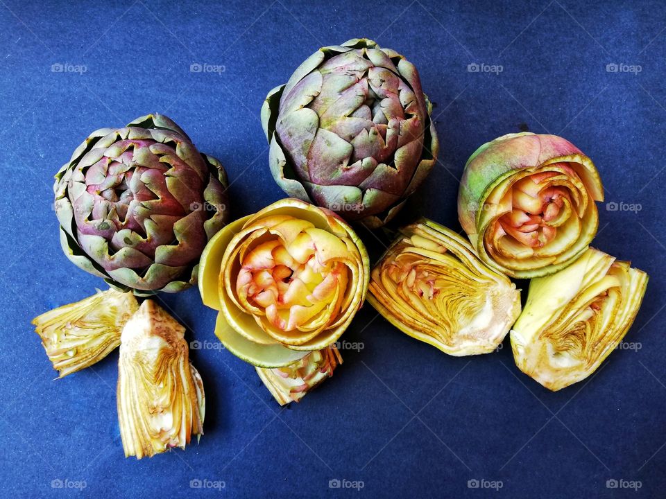 Whole and cut artichokes