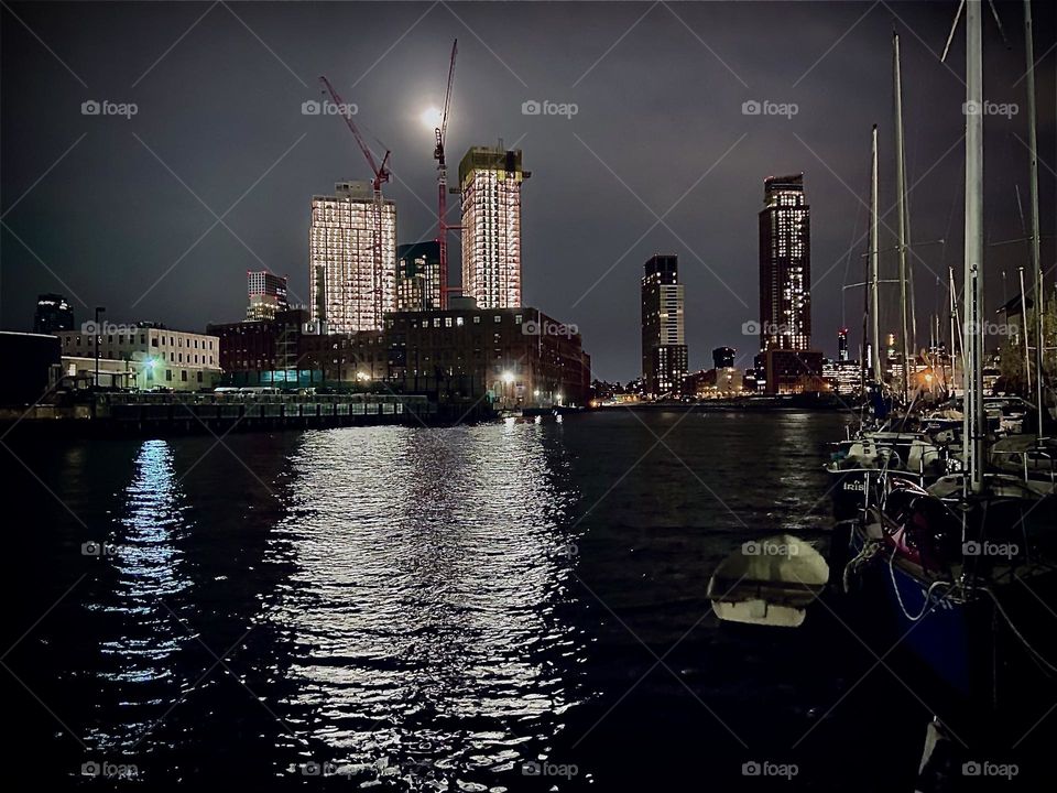 „Newtown Creek“ by the „Pulaski Bridge“ in „Long Island City“, Queens has magnificent views all around especially at nighttime when the nighttime illumination sparkles and glistens. 2022. Hypnotic Productions