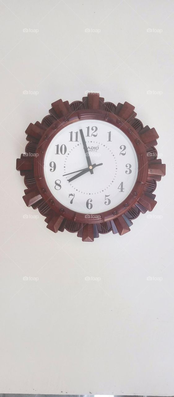 watch it's a not only watch but also part of our daily routine without watching time we can't do anything so watch is so important of our life nice border