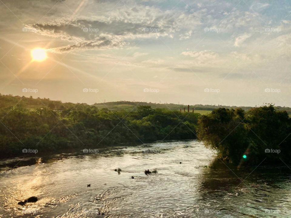 O Rio Tietê em Itu, no fim de tarde. 

Viva a natureza e a sua beleza. 