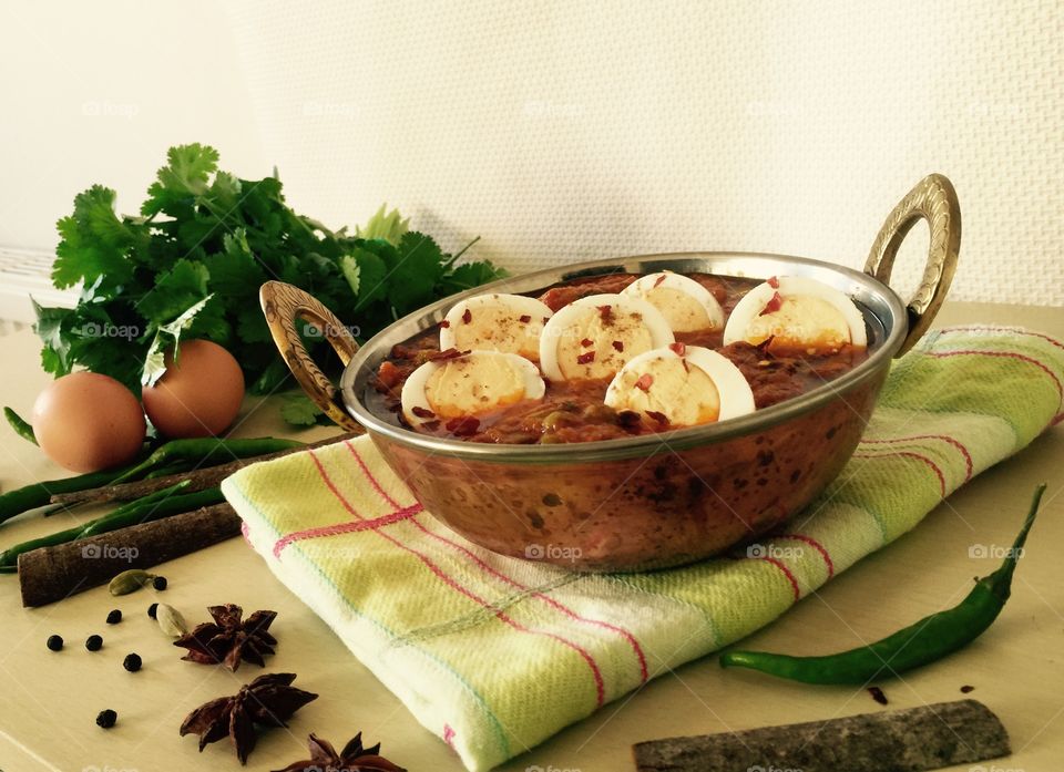 Homemade egg and pea curry with ingredients 