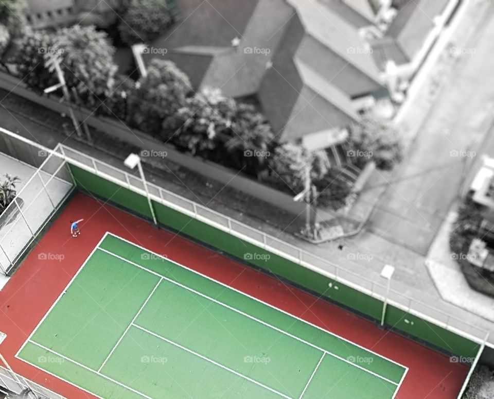 empty tennis court view from above at a residencial apartment