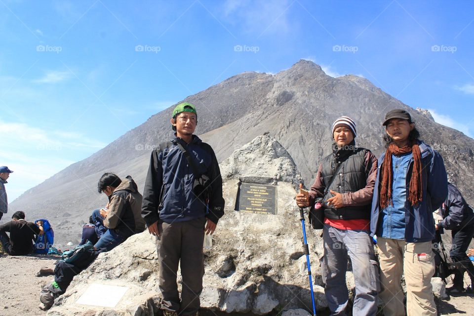 puncak gunung merapi
