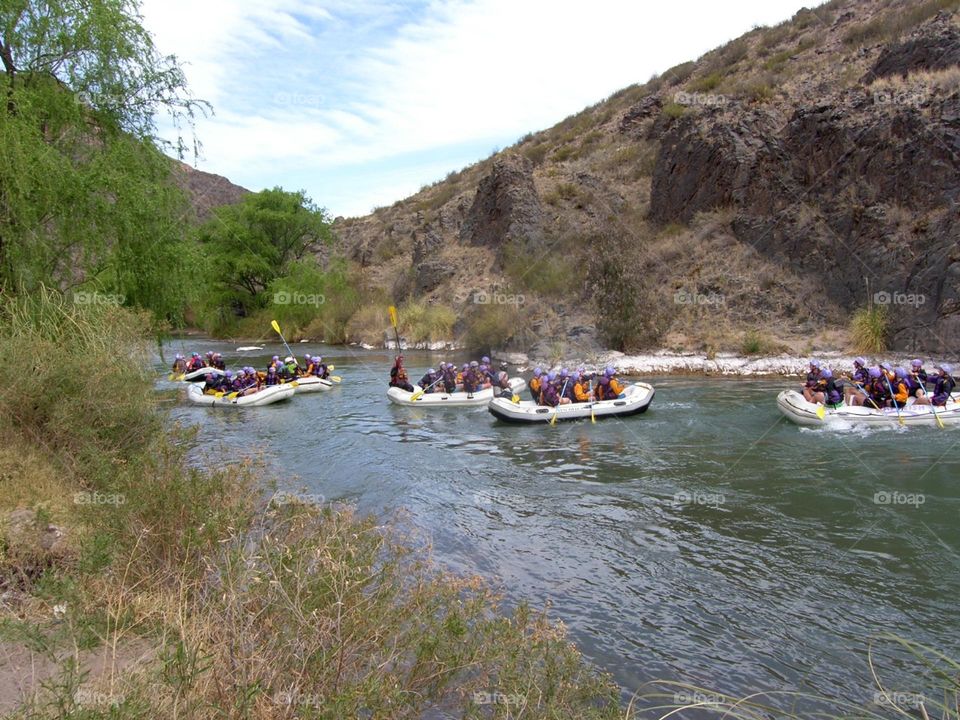 rafting en un río de Mendoza