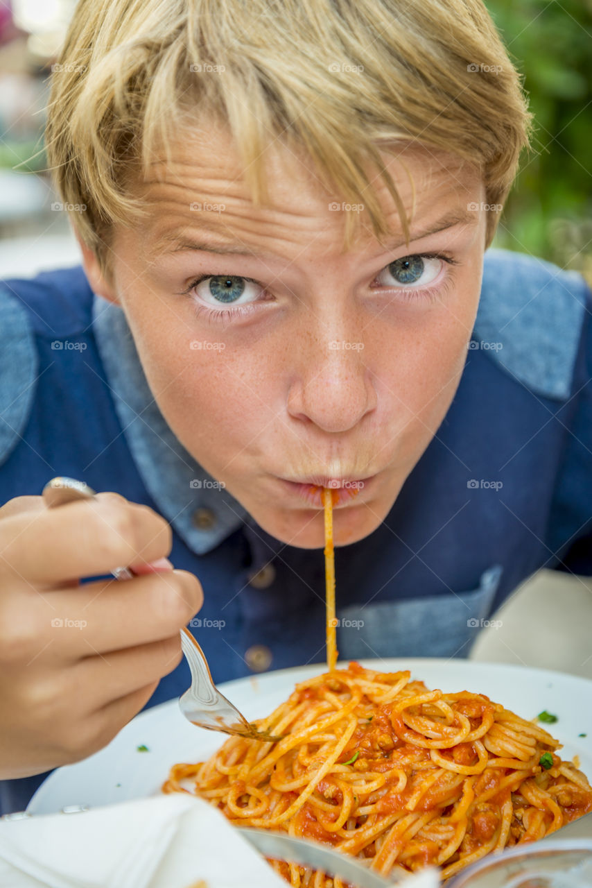 boy eating spaghetti