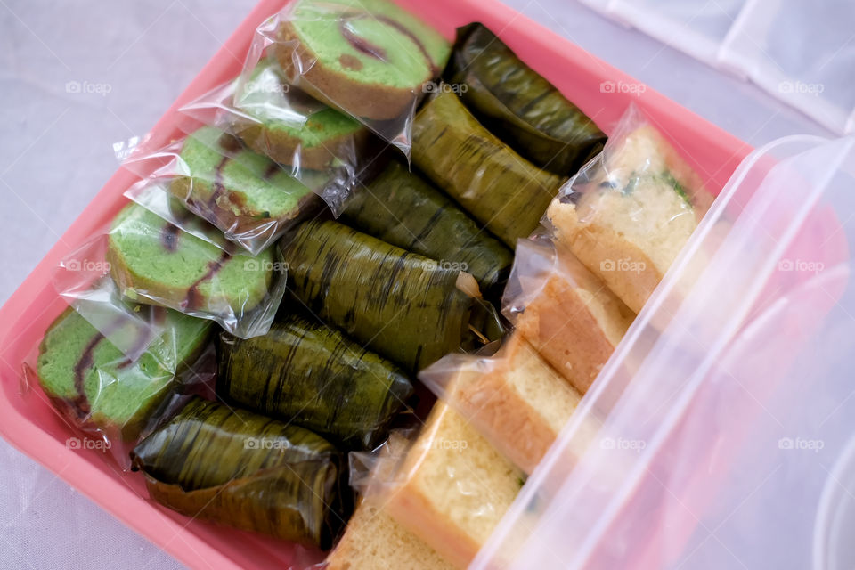 wedding cake snacks, traditional